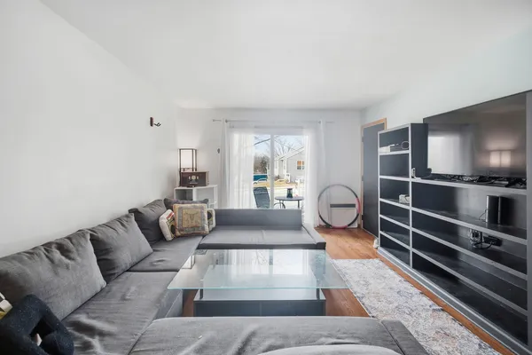 $160,000 | 491 South Belmont Avenue, Unit 5, Elgin, IL 60123