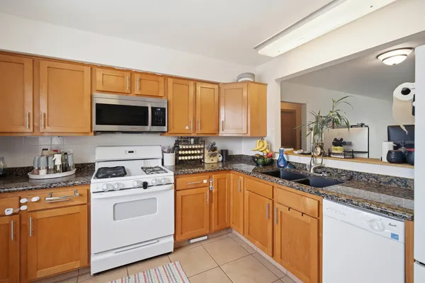 $160,000 | 491 South Belmont Avenue, Unit 5, Elgin, IL 60123