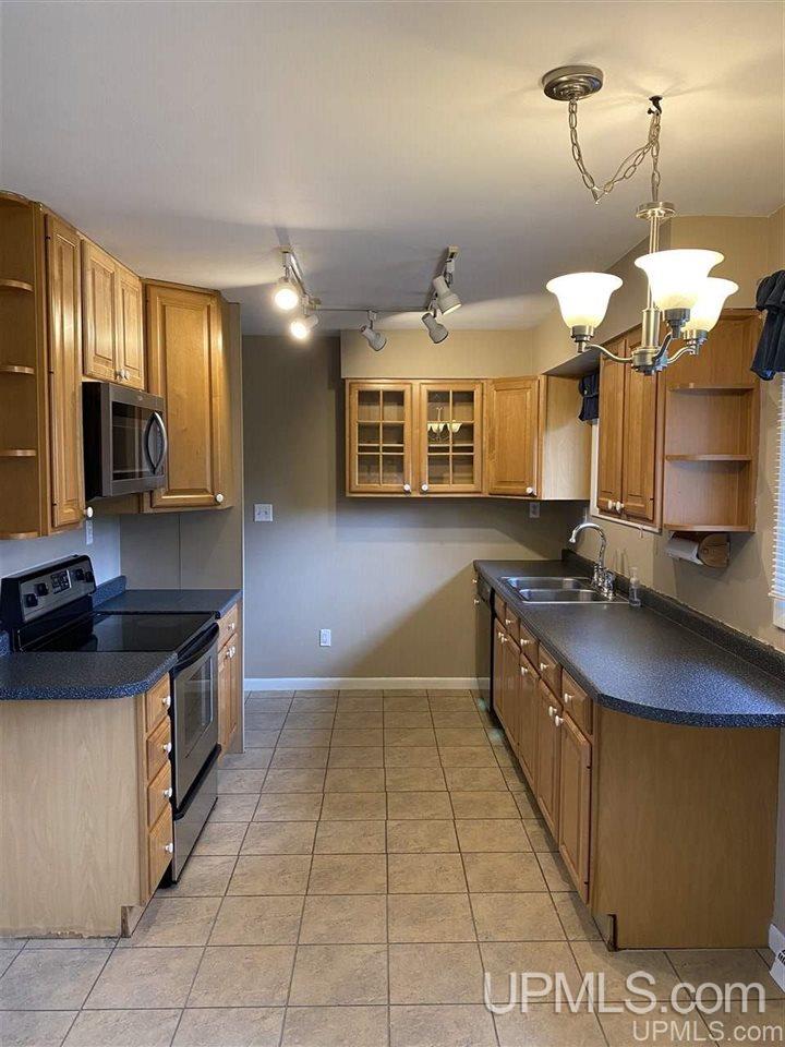 290 Riverside Road Marquette, MI 49855 - Photo 4 of 22 Gallery Image 4