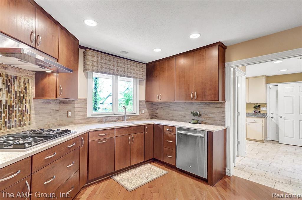 2695 Dutton Road Rochester Hills, MI 48306 - Photo 7 of 41