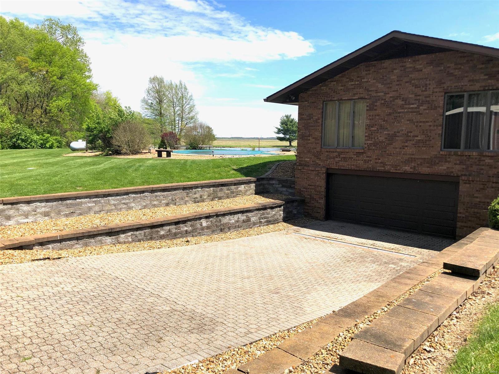 11741 Pocahontas Road Highland, IL 62249 - Photo 23 of 34 Gallery Image 23