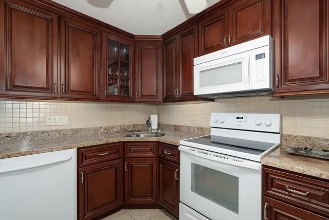 $290,000 | 10 Candlewood Lane, Unit 210, Dennis, MA 02639