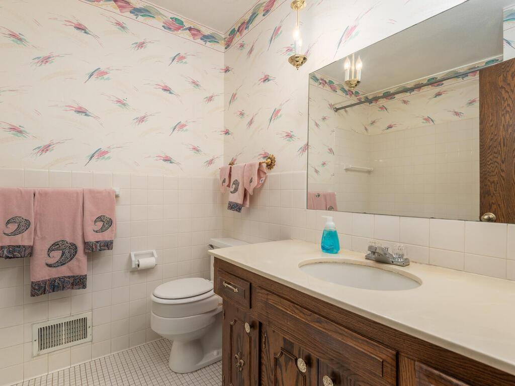 10449 Colorado Road Bloomington, MN 55438 - Photo 18 of 27