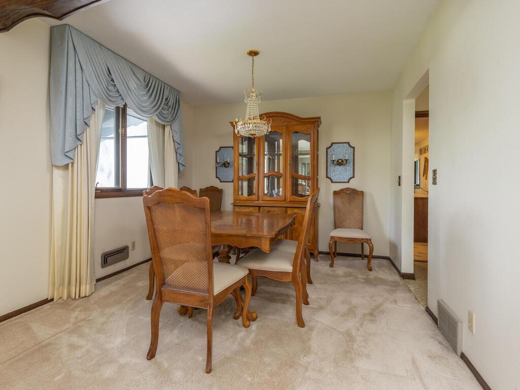 10449 Colorado Road Bloomington, MN 55438 - Photo 5 of 27