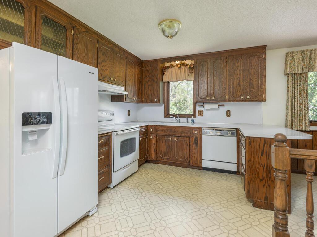 10449 Colorado Road Bloomington, MN 55438 - Photo 7 of 27