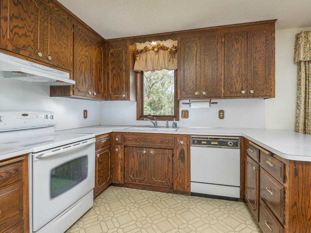 10449 Colorado Road Bloomington, MN 55438 - Photo 8 of 27