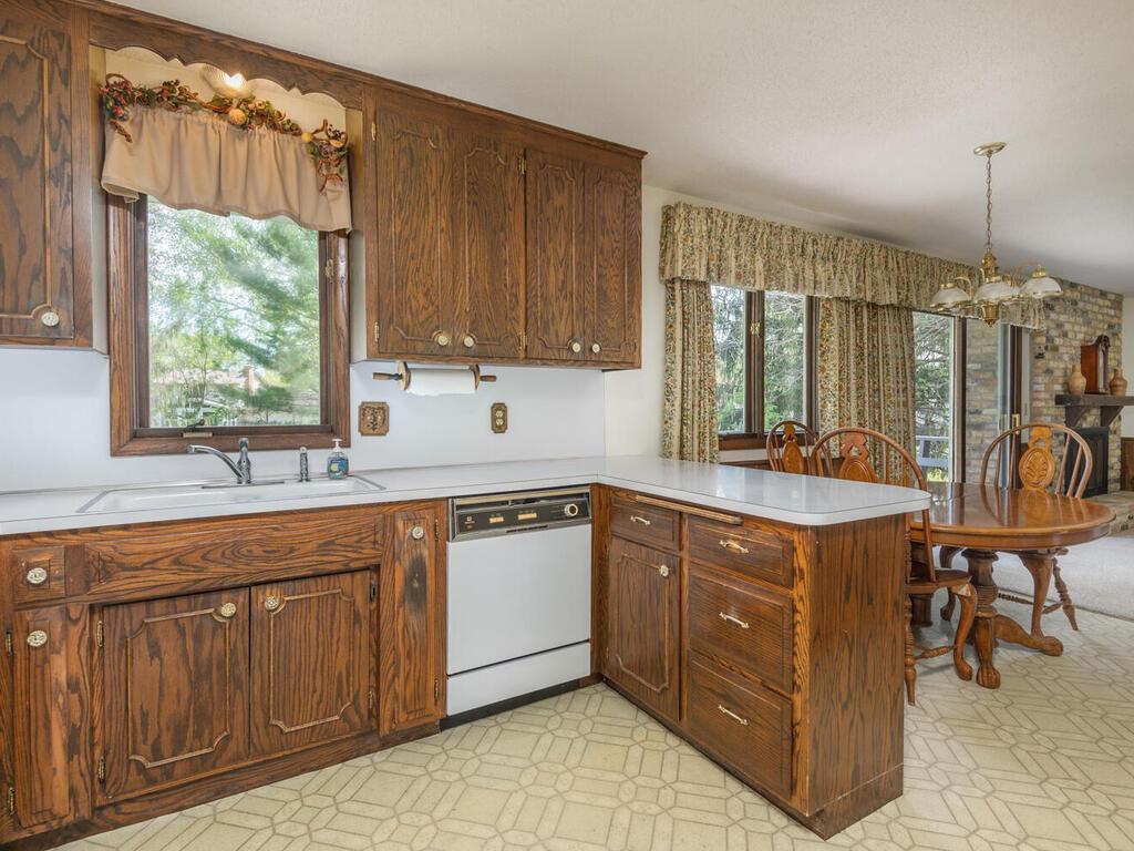 10449 Colorado Road Bloomington, MN 55438 - Photo 9 of 27