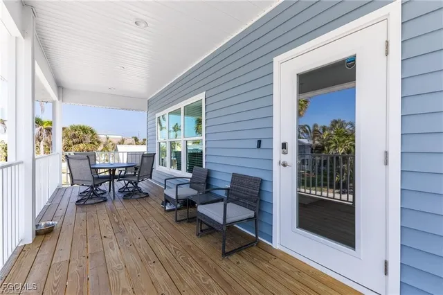 $1,199,000 | 210 Pearl Street, Fort Myers Beach, FL 33931