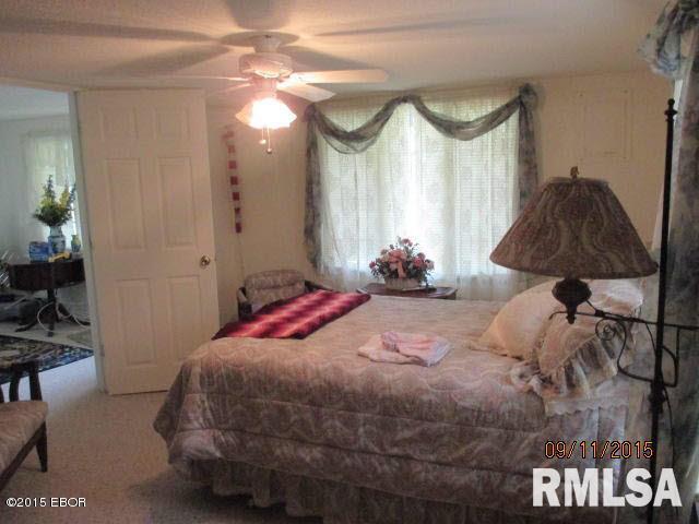1853 Moonglow Road Centralia, IL 62801 - Photo 9 of 21