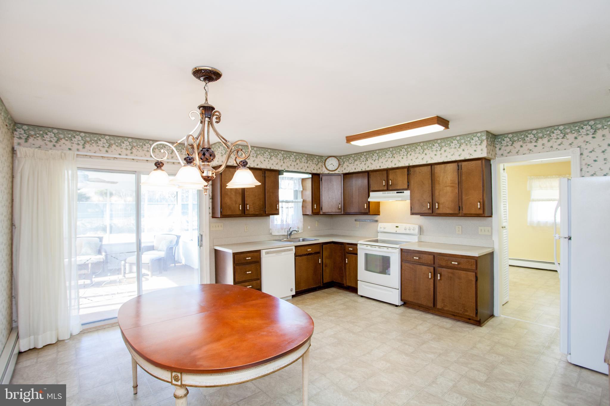 55 Indian Red Road Levittown, PA 19057 - Photo 15 of 22 Kitchen