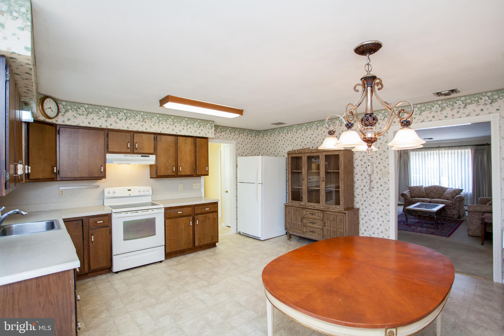 55 Indian Red Road Levittown, PA 19057 - Photo 16 of 22 Kitchen