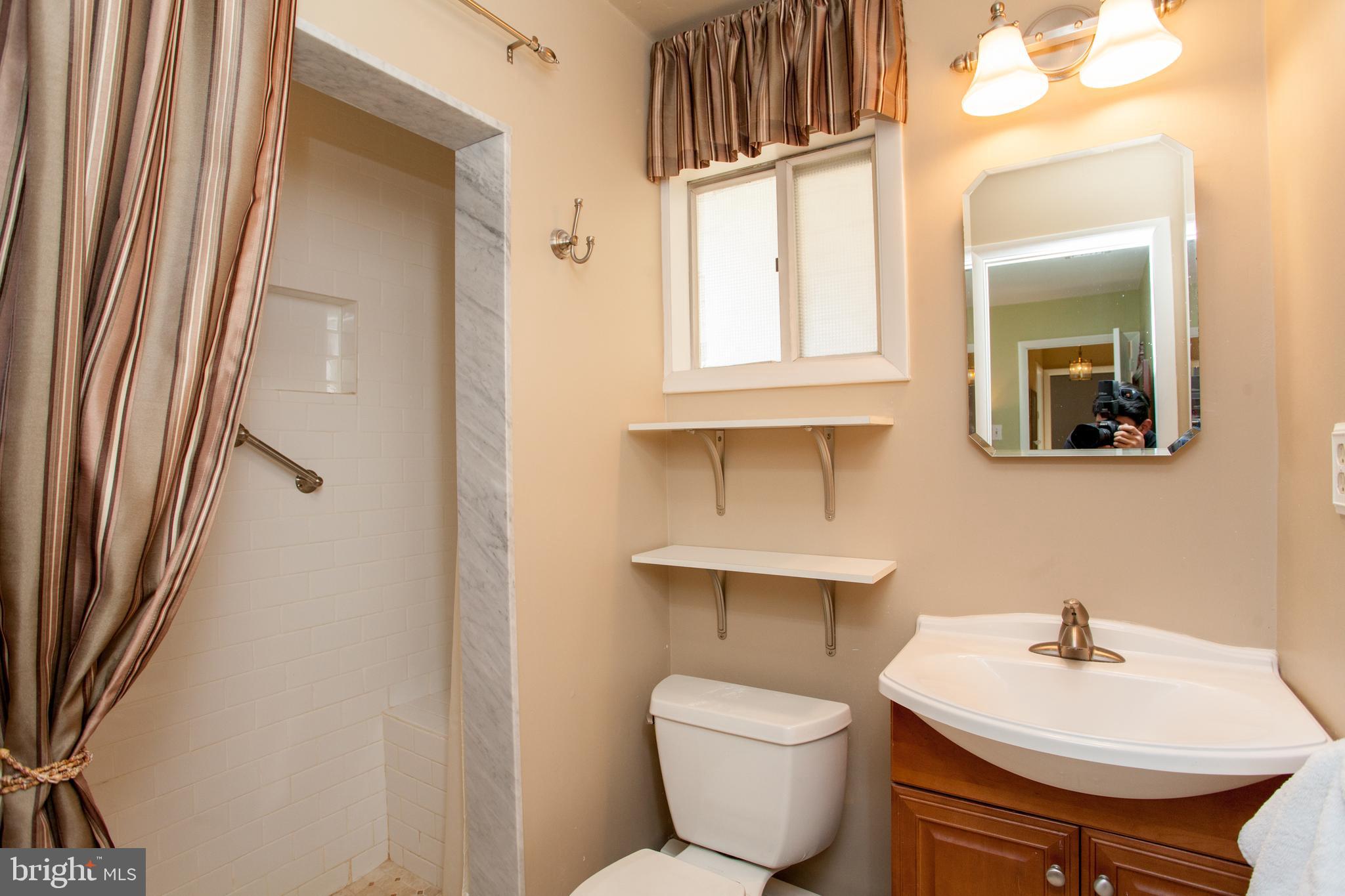 55 Indian Red Road Levittown, PA 19057 - Photo 10 of 22 Privat Full Bath