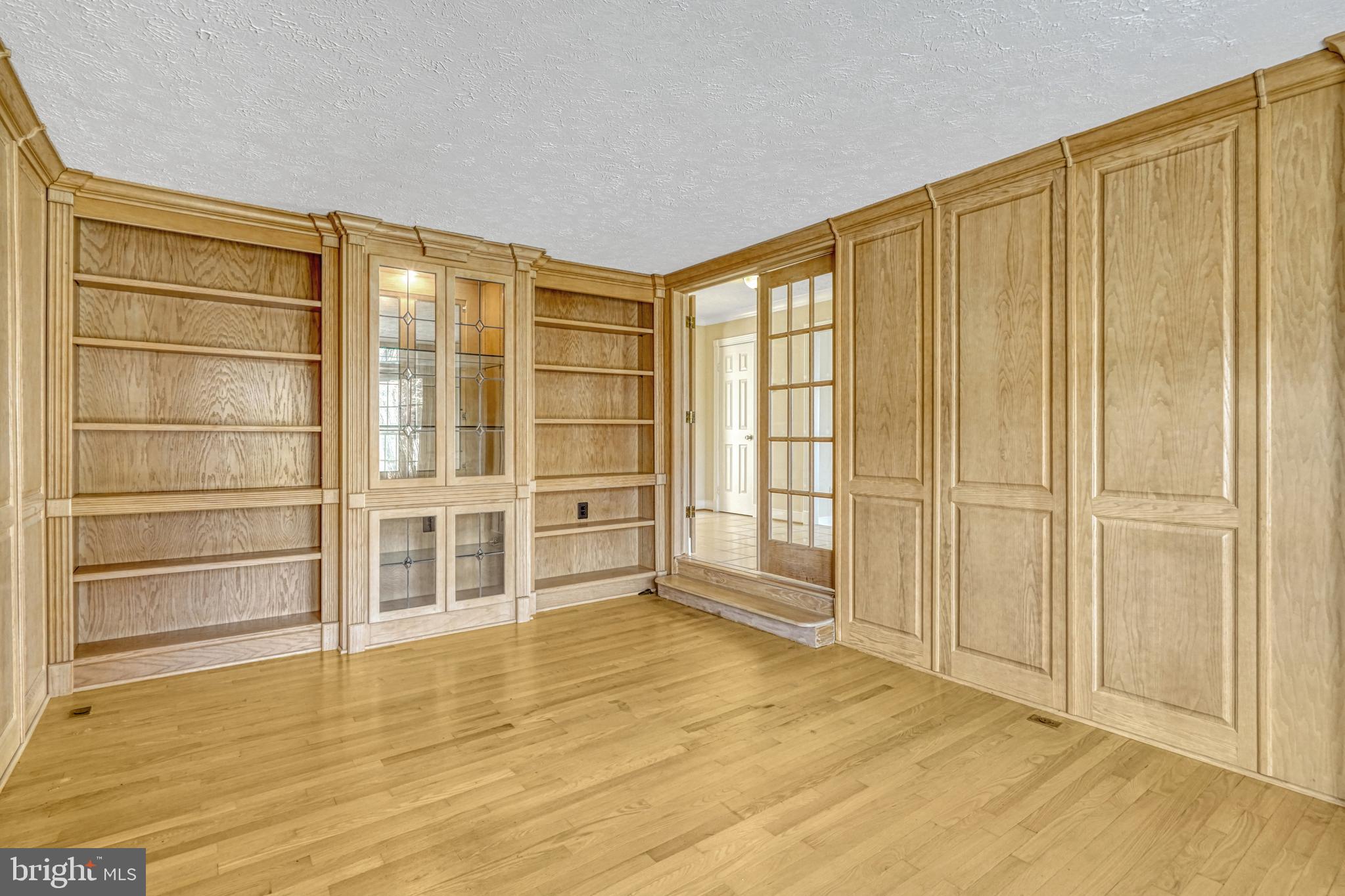 5503 Ashleigh Road Fairfax, VA 22030 - Photo 3 of 38 OFFICE