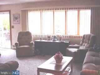 46 Crown Road Levittown, PA 19057 - Photo 5 of 6 Gallery Image 5