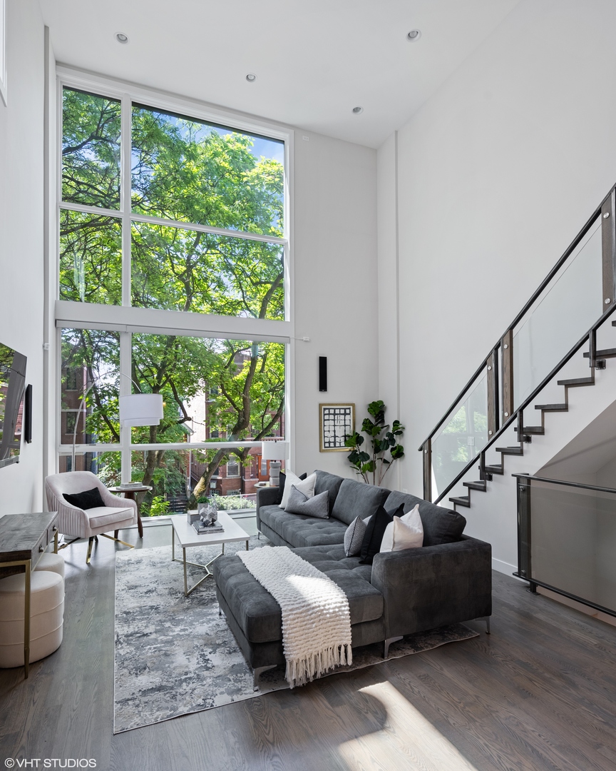 2042 West Rice Street, Unit 2 Chicago, IL 60622 - Photo 3 of 19