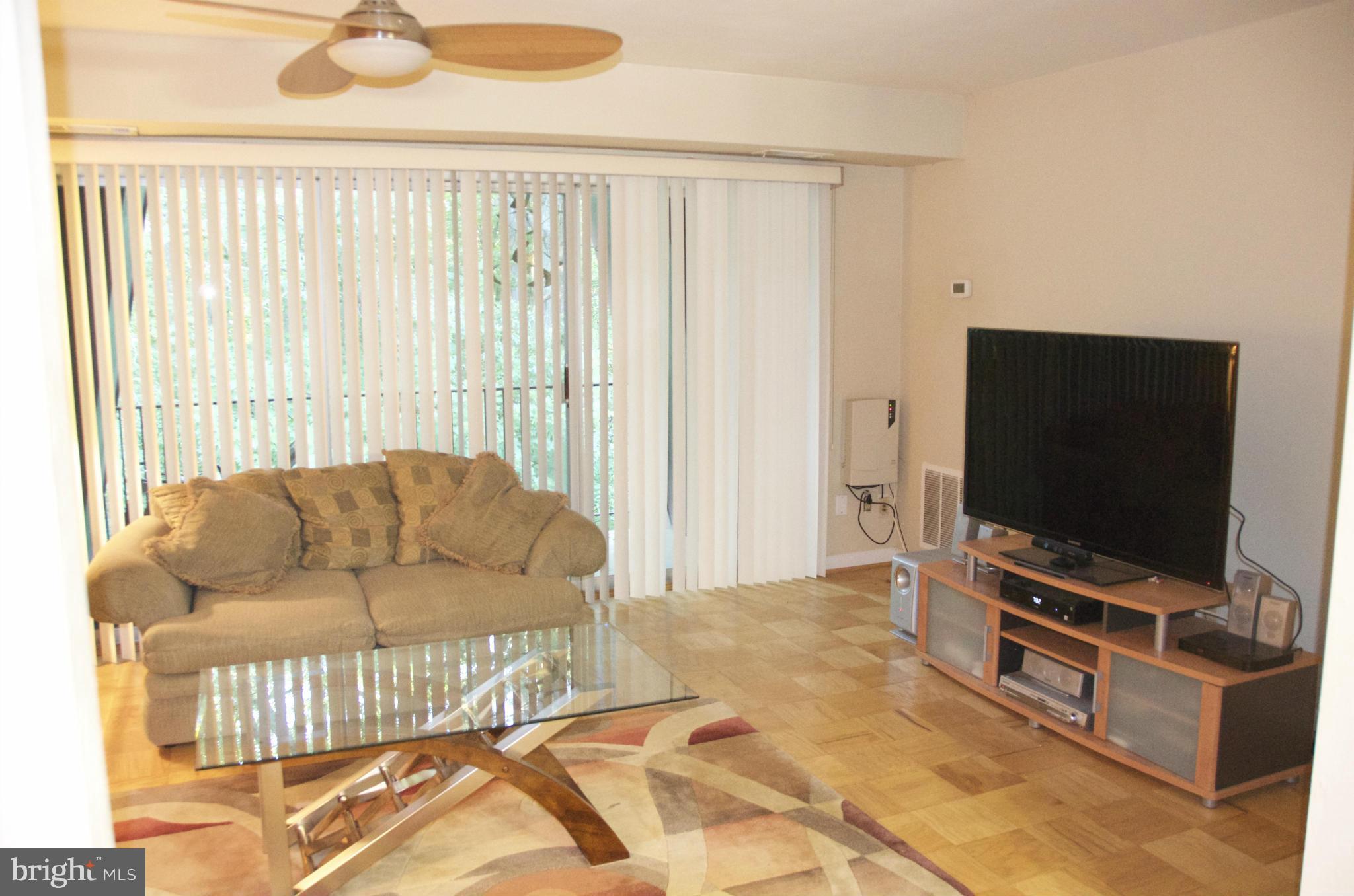 11619 Vantage Hill Road, Unit 22B Reston, VA 20190 - Photo 3 of 24 Living Room