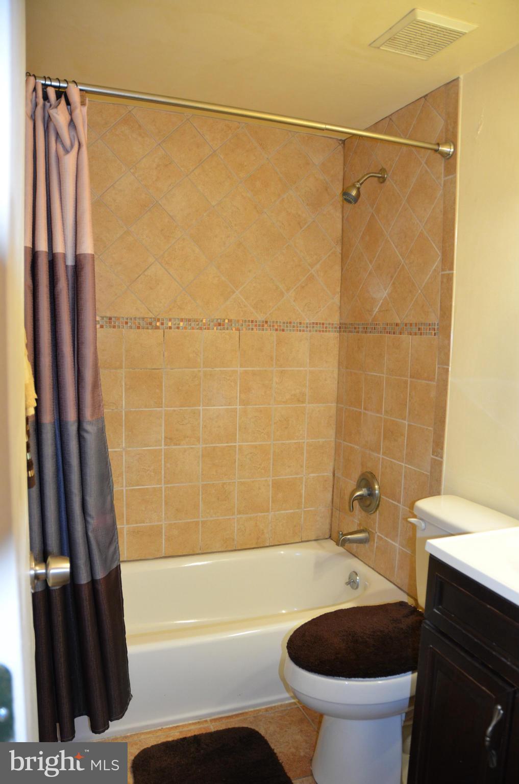 11619 Vantage Hill Road, Unit 22B Reston, VA 20190 - Photo 6 of 24 Bath