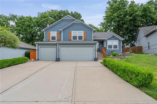 $340,000 | 19309 East Lynchburg Place North, Independence, MO 64058