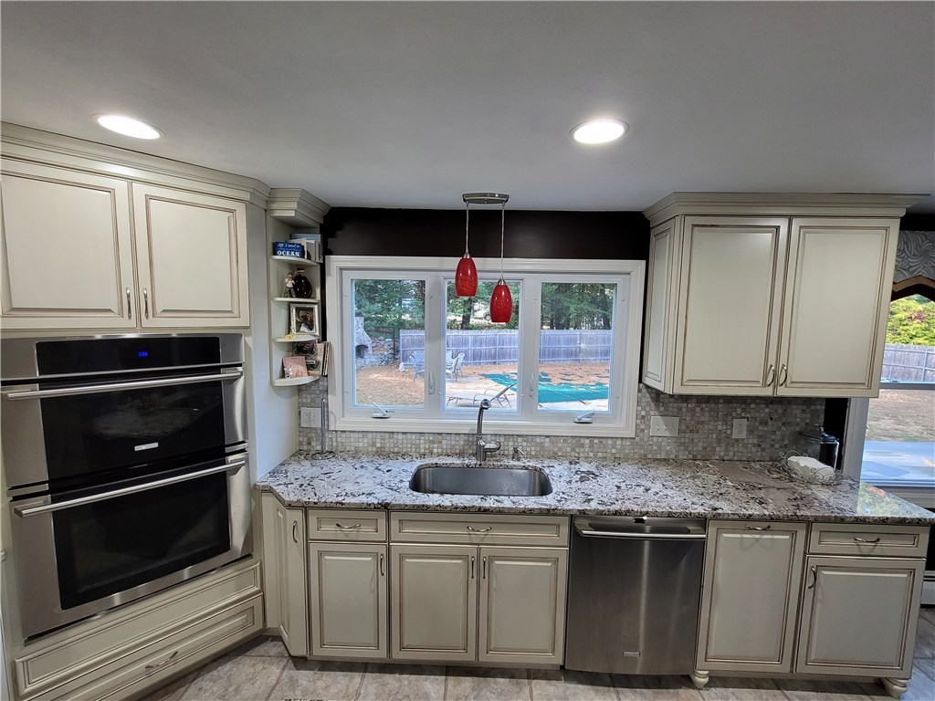 22 Colwell Road Smithfield, RI 02828 - Photo 7 of 35