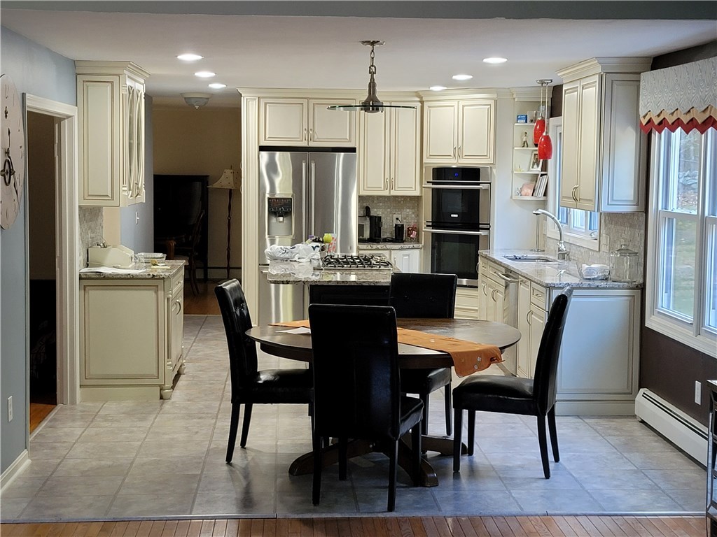 22 Colwell Road Smithfield, RI 02828 - Photo 10 of 35