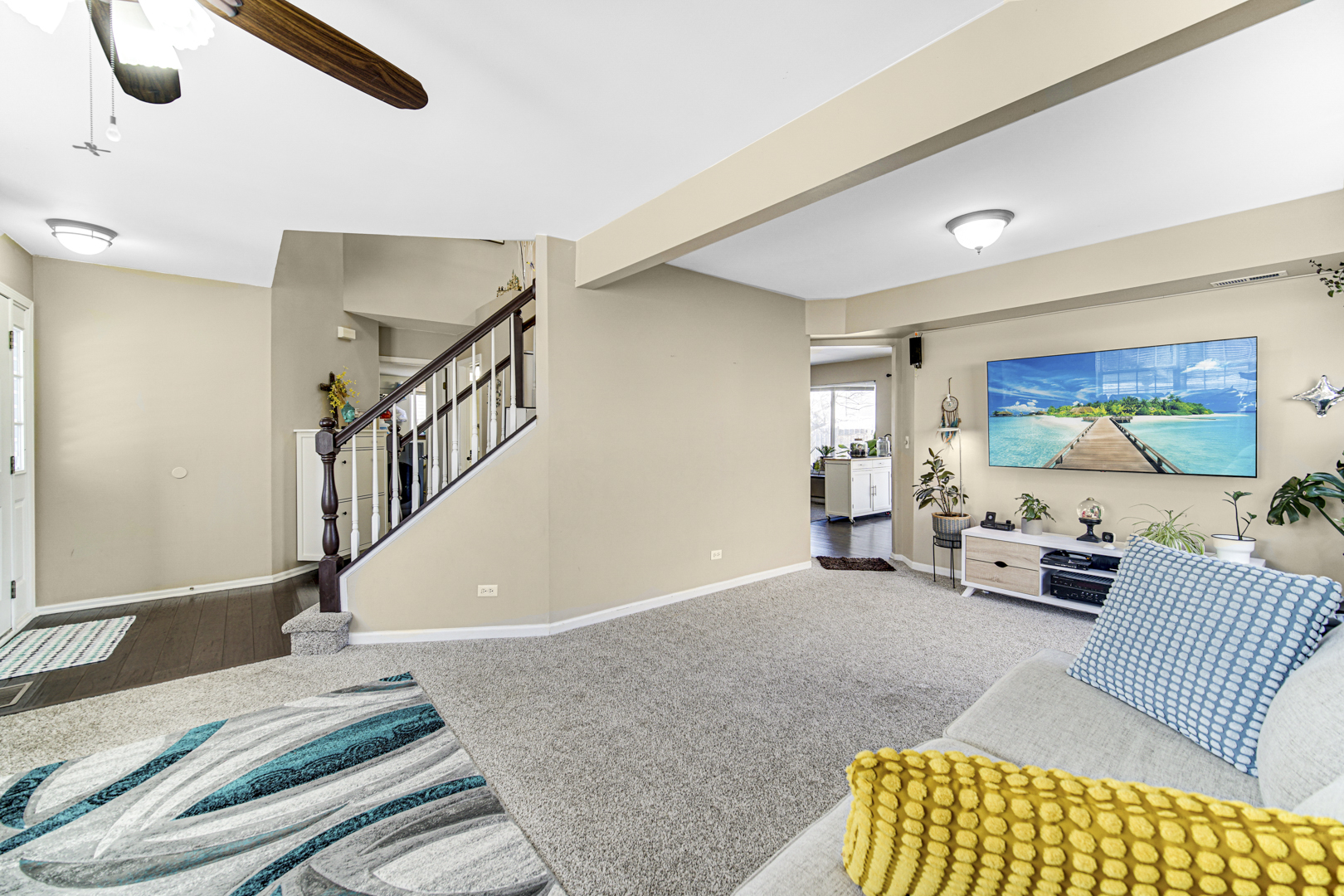 1384 Roxbury Drive Aurora, IL 60502 - Photo 20 of 24 a living room with furniture and a flat screen tv