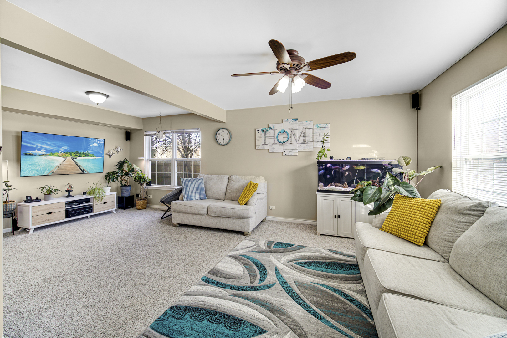 1384 Roxbury Drive Aurora, IL 60502 - Photo 22 of 24 a living room with furniture and a flat screen tv