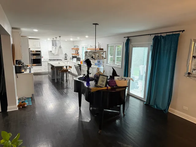 $738,000 | 365 61st Street, Willowbrook, IL 60527