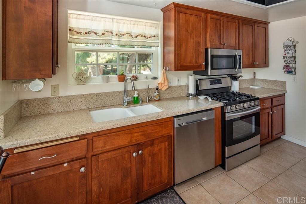 24339 Del Amo Road Ramona, CA 92065 - Photo 6 of 25 Gallery Image 6