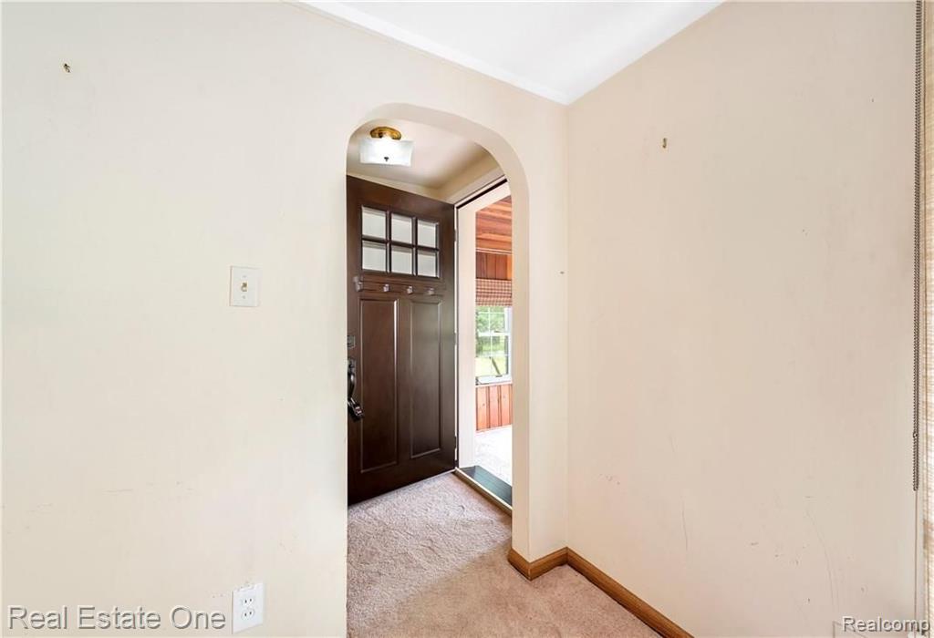 1719 John R Road Rochester Hills, MI 48307 - Photo 5 of 34