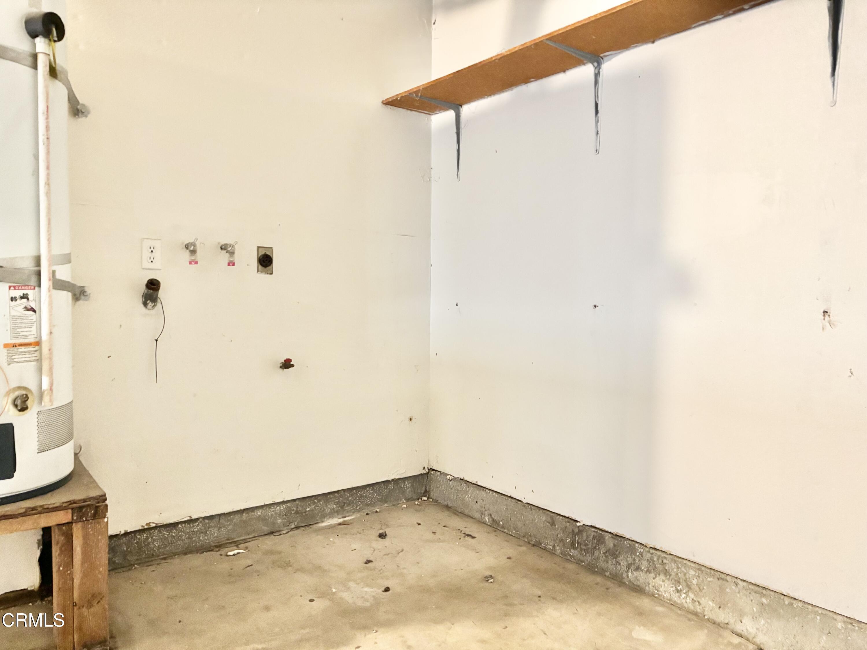 3604 Ketch Avenue Oxnard, CA 93035 - Photo 36 of 38 an empty room with windows