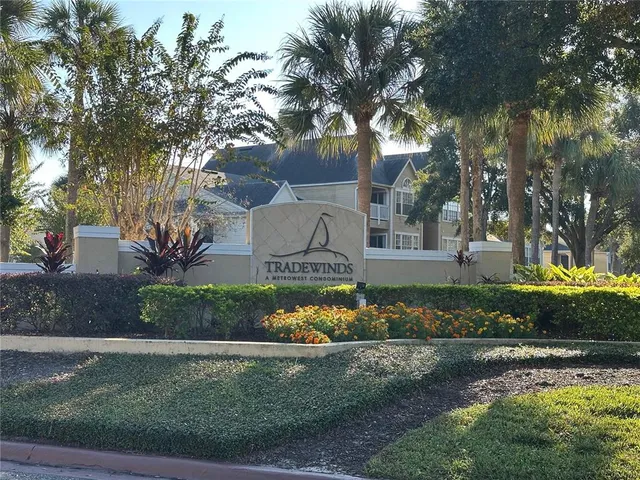 a view of a yard in front of house
