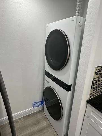 a close up view of a washer and dryer