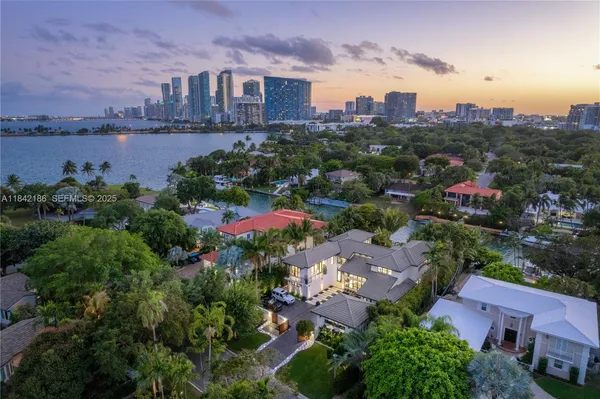 a view of livingroom with furniture and window