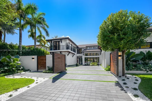 a view of livingroom with furniture and window