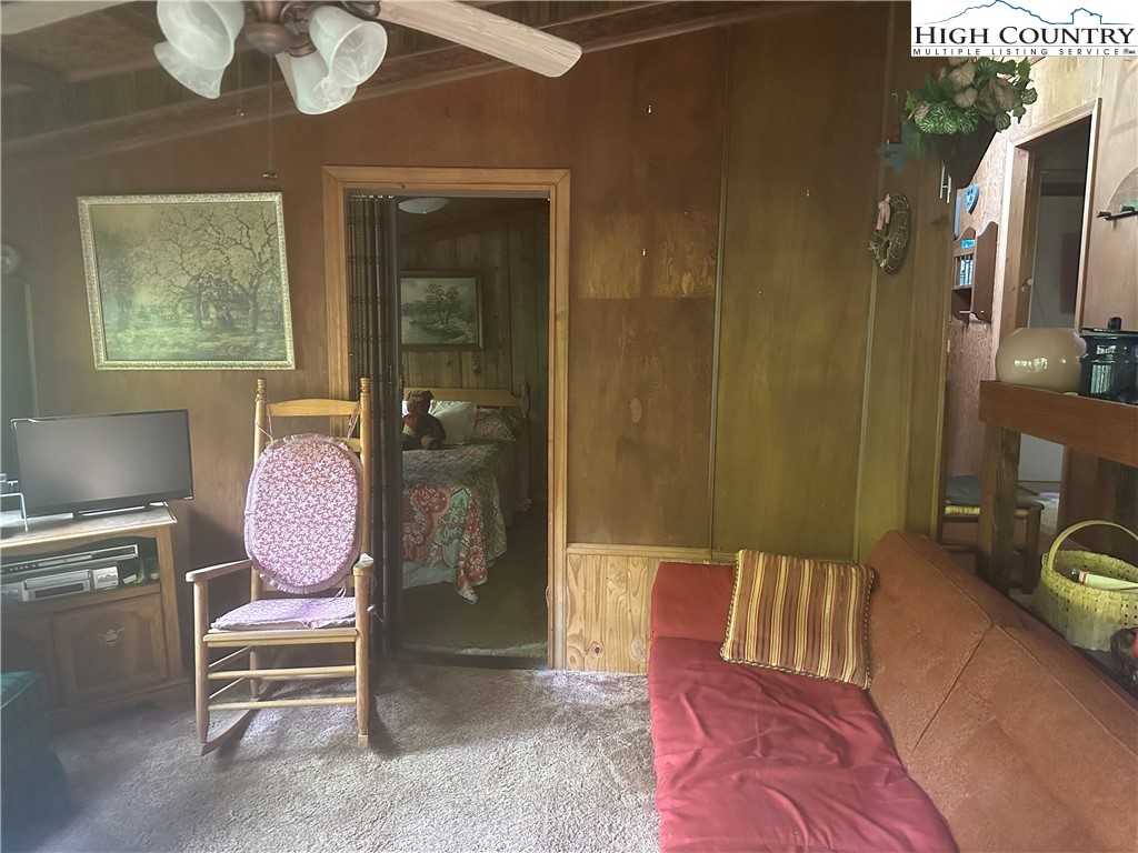 91 Locust Road Newland, NC 28657 - Photo 5 of 22 Gallery Image 5