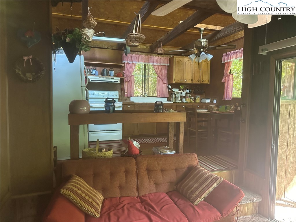 91 Locust Road Newland, NC 28657 - Photo 6 of 22 Gallery Image 6