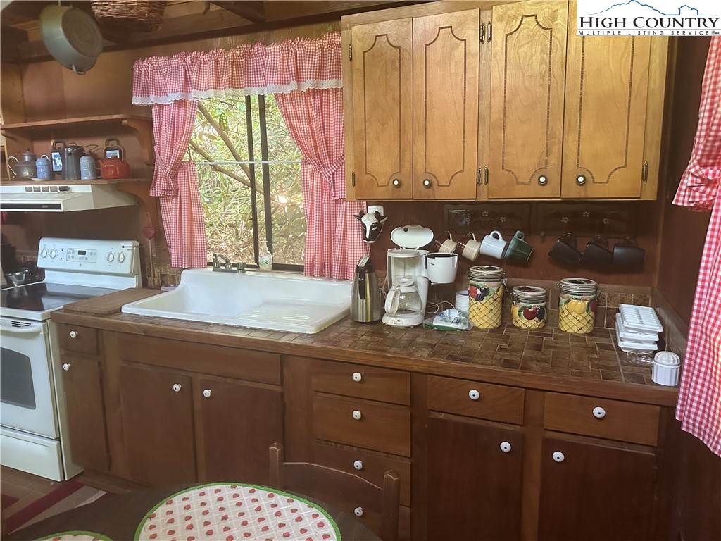 91 Locust Road Newland, NC 28657 - Photo 8 of 22 Gallery Image 8