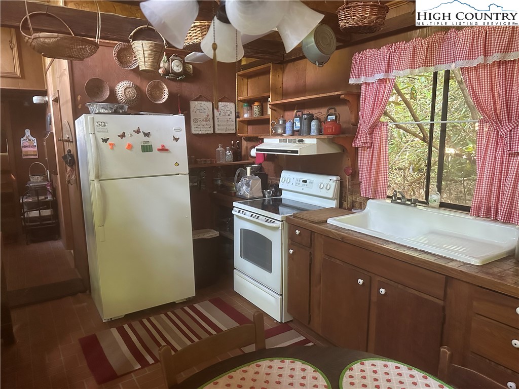 91 Locust Road Newland, NC 28657 - Photo 9 of 22 Gallery Image 9