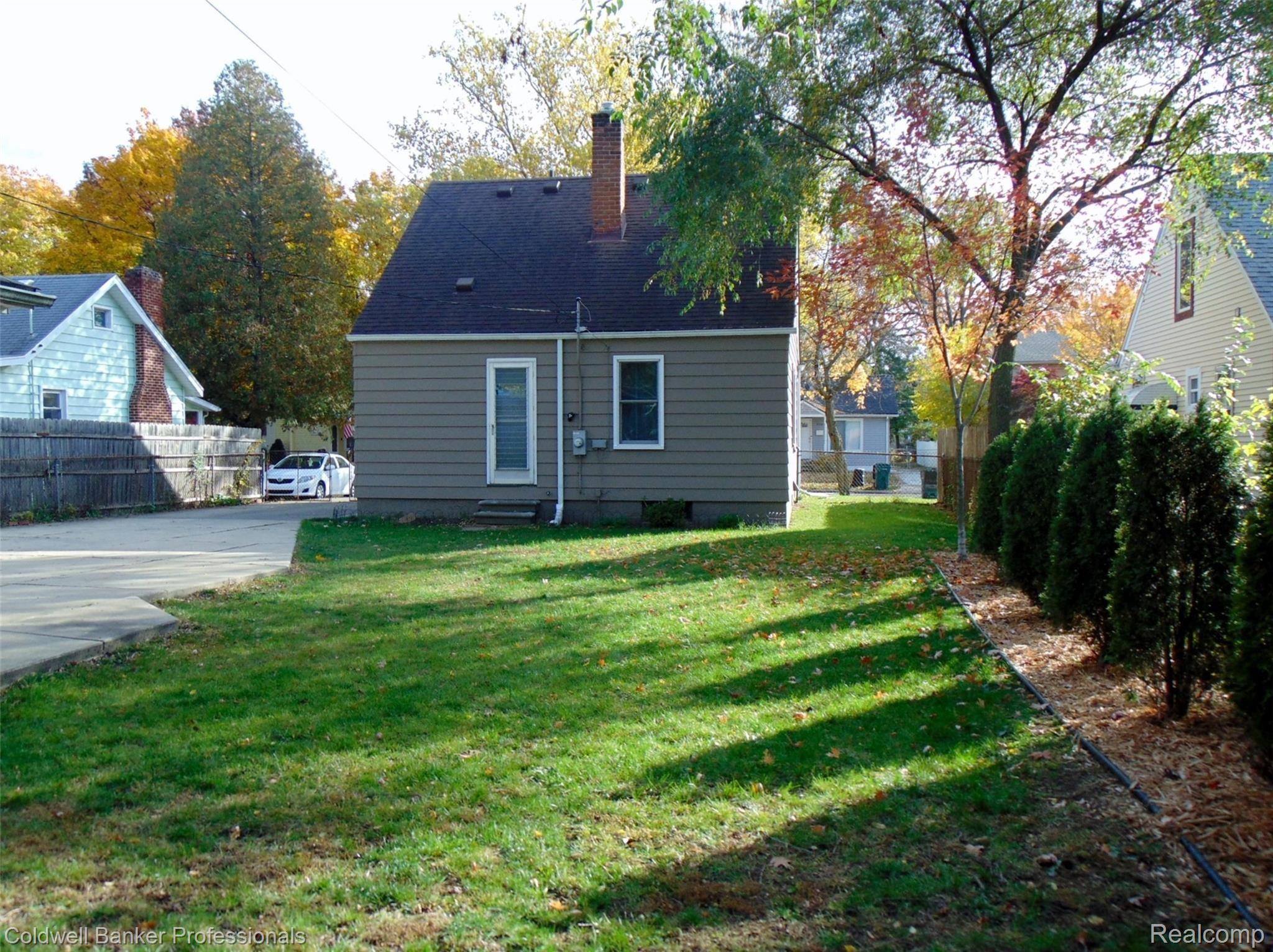 417 Roth Boulevard Clawson, MI 48017 - Photo 6 of 23 deep yard