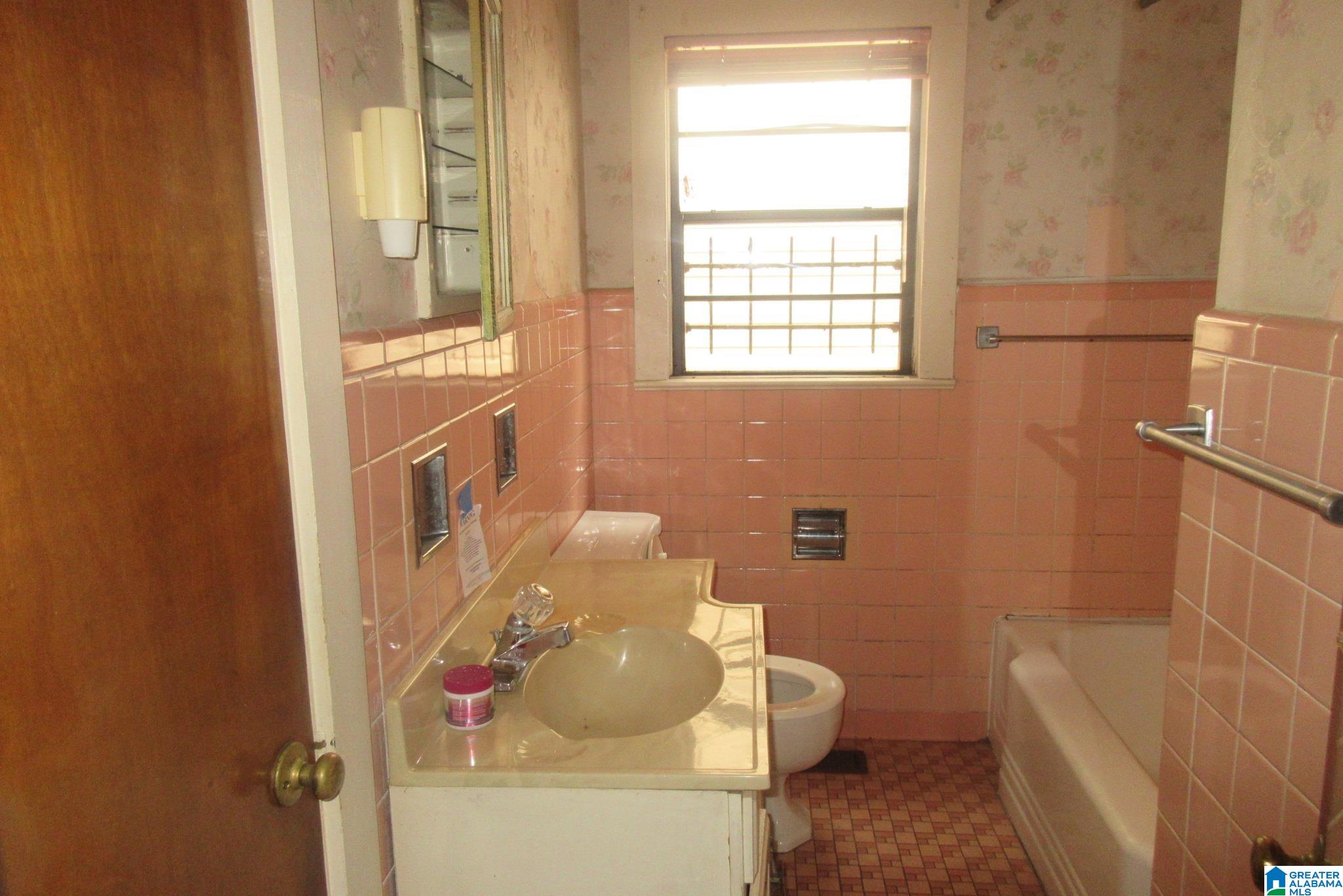 1125 15th Way Southwest Birmingham, AL 35211 - Photo 5 of 8