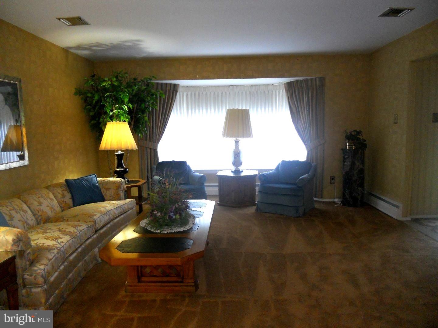 3864 James Road Huntingdon Valley, PA 19006 - Photo 3 of 14 Gallery Image 3