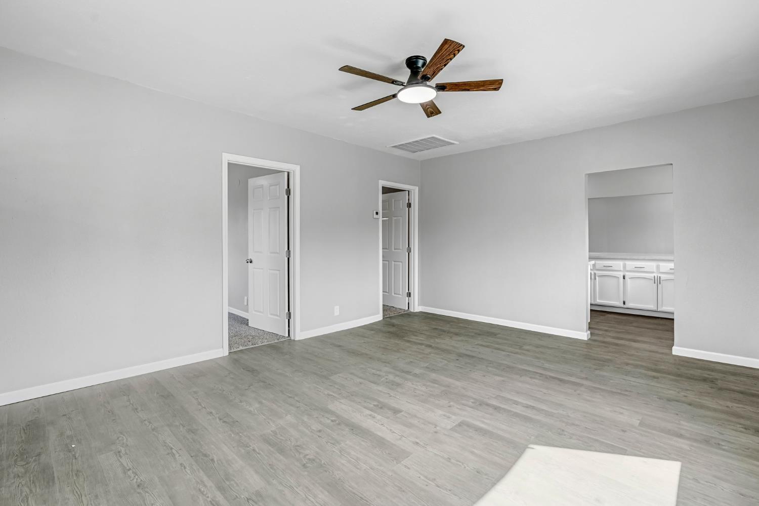 914 Clinton Street Madera, CA 93638 - Photo 5 of 32