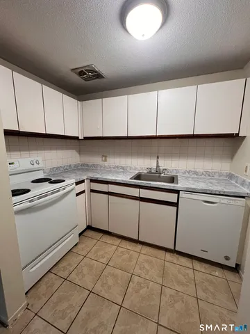 $1,350 | 131 Burgundy Hill Lane, Unit 131, Middletown, CT 06457