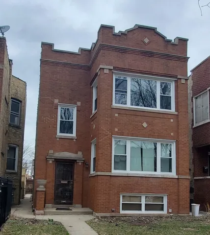 $2,150 | 4138 West Barry Avenue, Unit 2, Chicago, IL 60641