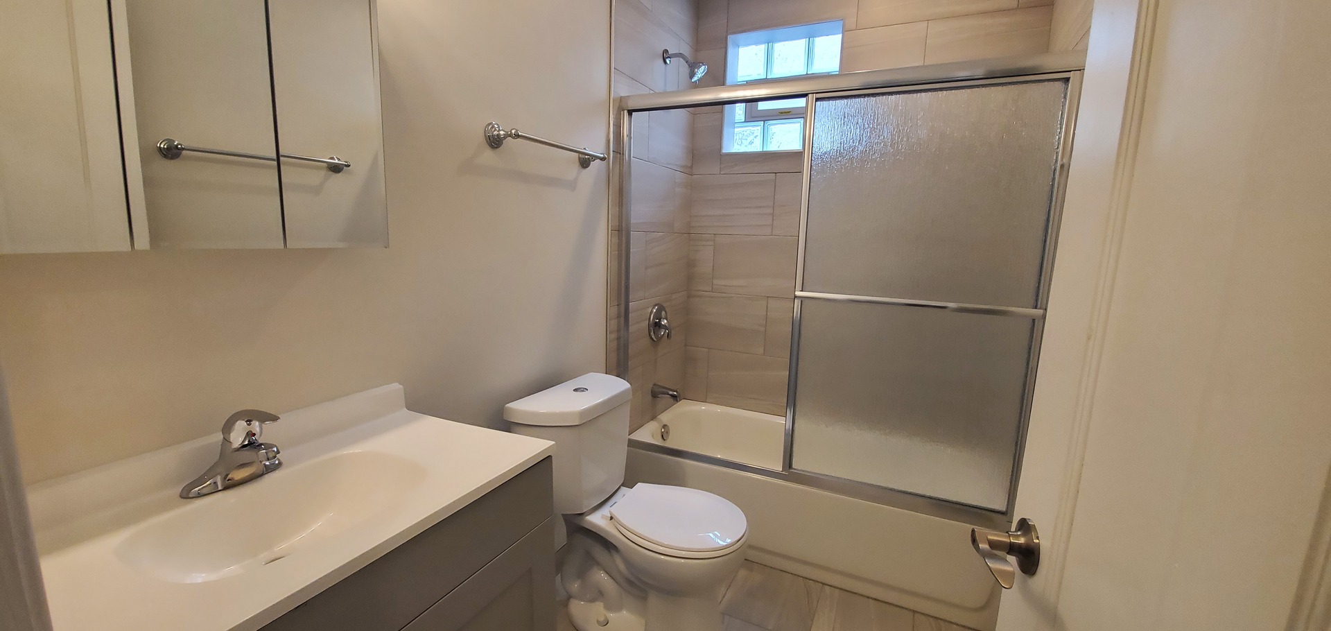 4138 West Barry Avenue, Unit 2 Chicago, IL 60641 - Photo 7 of 11