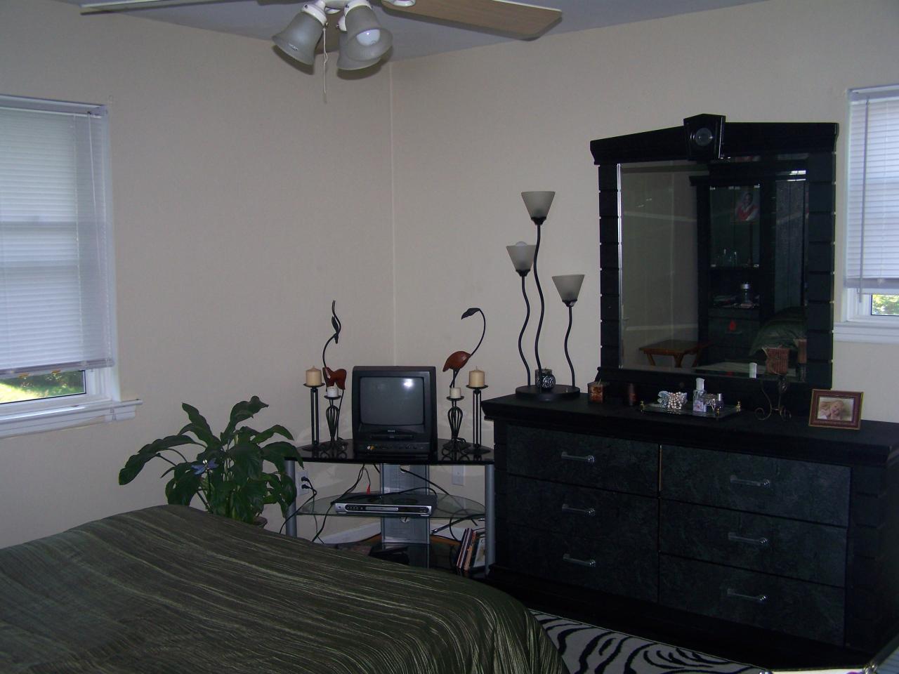 757 Kenyon Road Vinton, VA 24179 - Photo 6 of 10 a living room with furniture and wooden floor