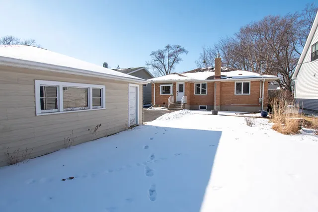 $2,800 | 131 South Lodge Lane, Lombard, IL 60148