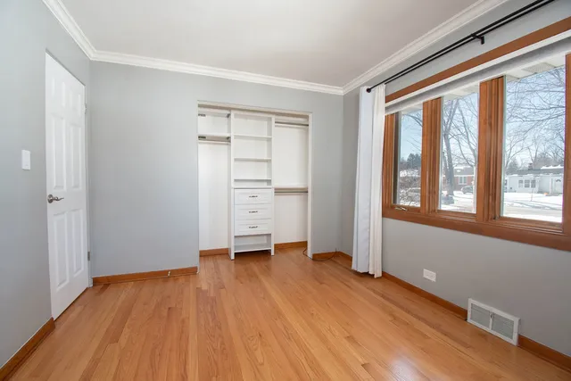 $2,800 | 131 South Lodge Lane, Lombard, IL 60148