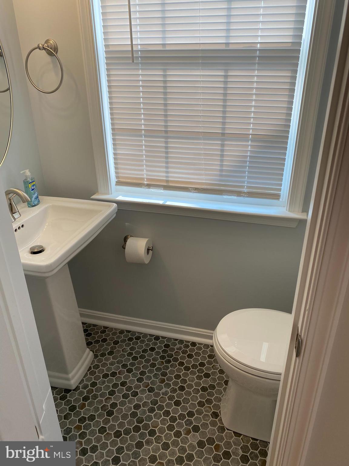 7036 Dunhill Road Dundalk, MD 21222 - Photo 10 of 33 1/2 bath main floor