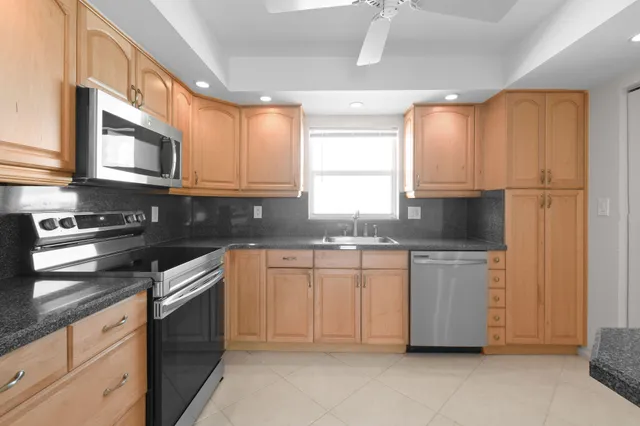 a view of an empty room with a ceiling fan